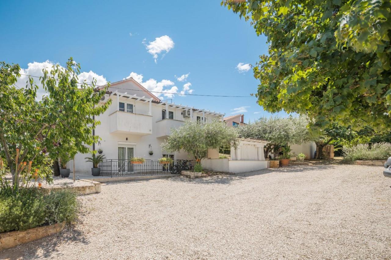 Martina Guest House Porec Bagian luar foto